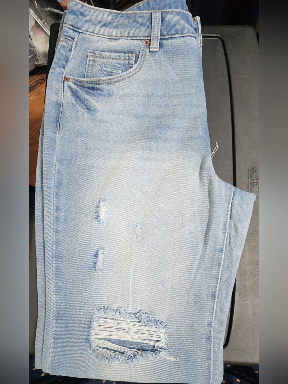 TIME AND TRU Womens Light Blue Distressed Relaxed Fit Jeans - Picture 3 of 7